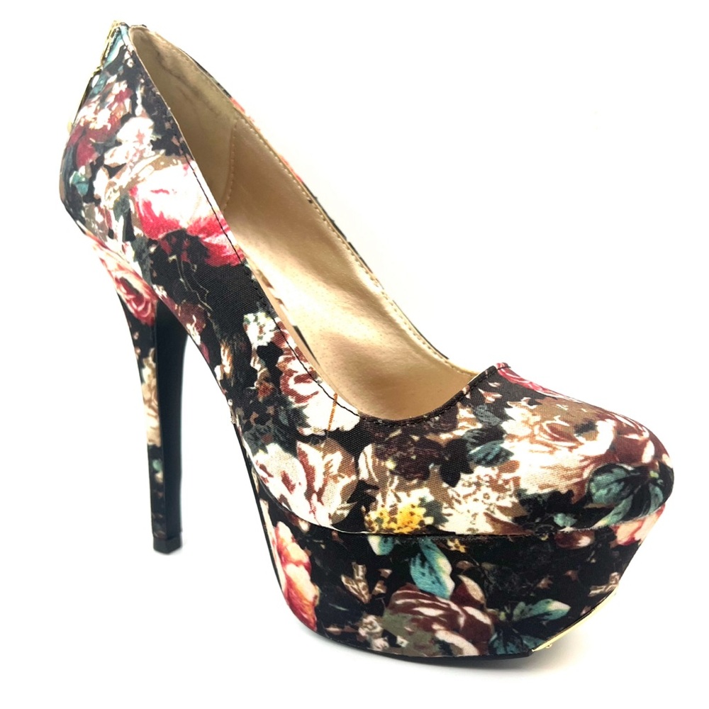 Dressy high heel black multi canvas shoes new in box sizes 8-8.5